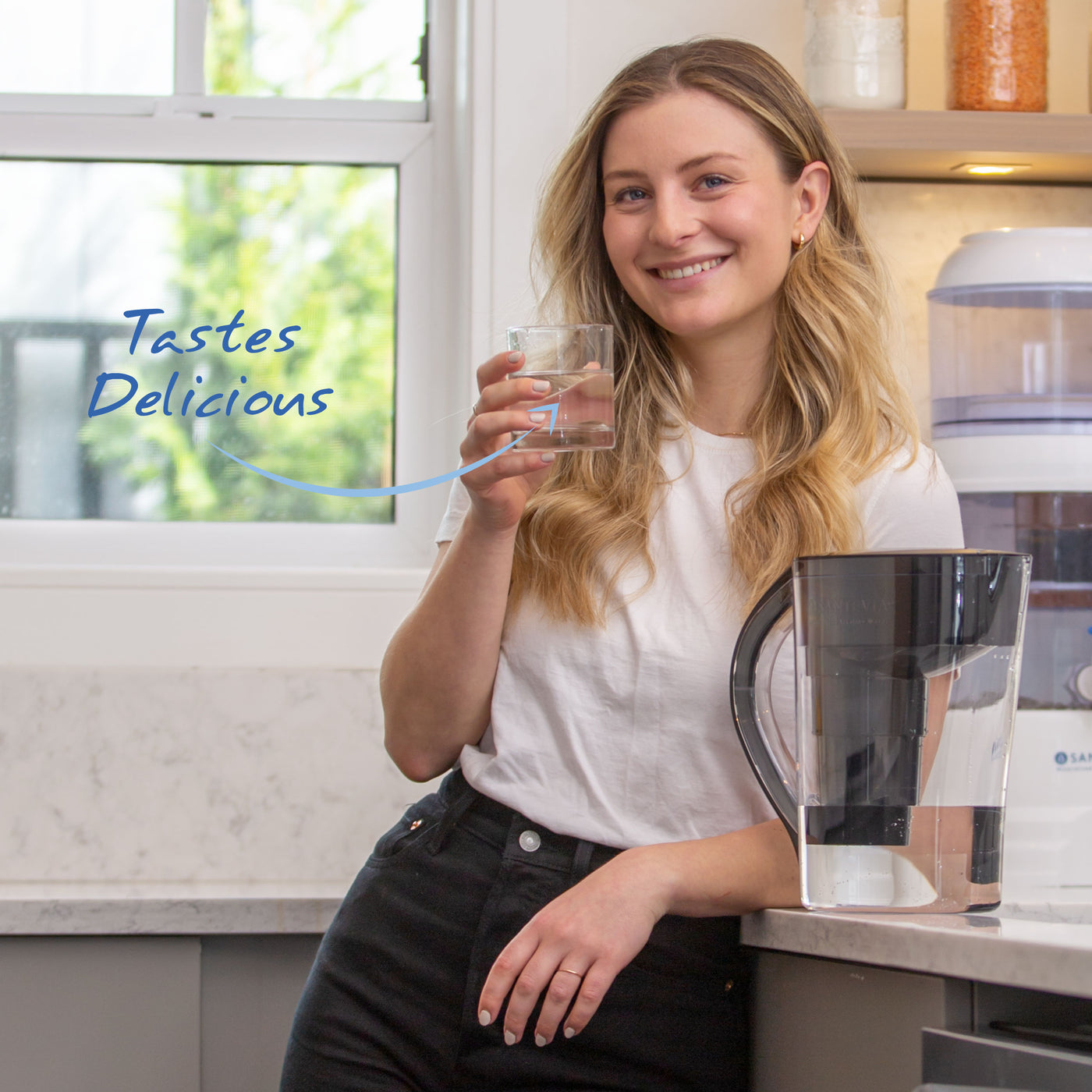 The MINA Alkaline Pitcher makes tap water taste delicious#color_black